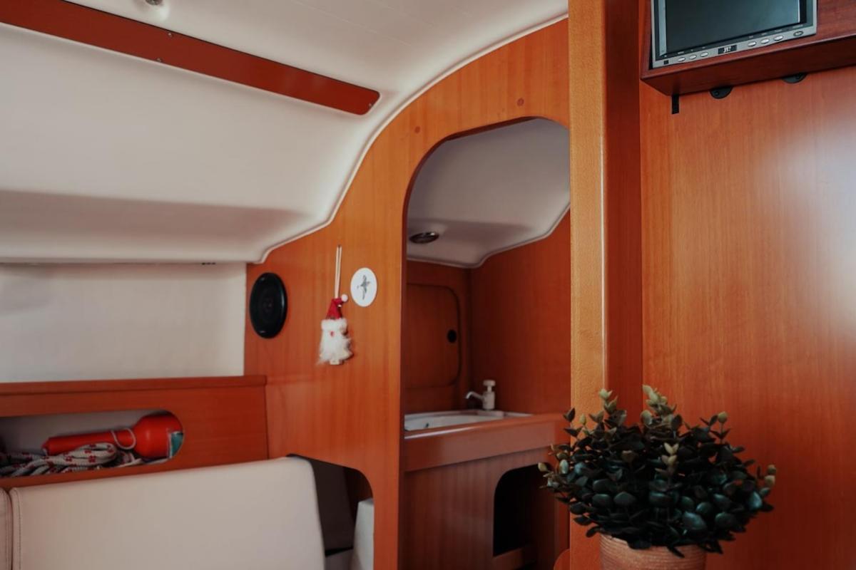 Surfbird Cozy Sailboat Escape * Lissabon