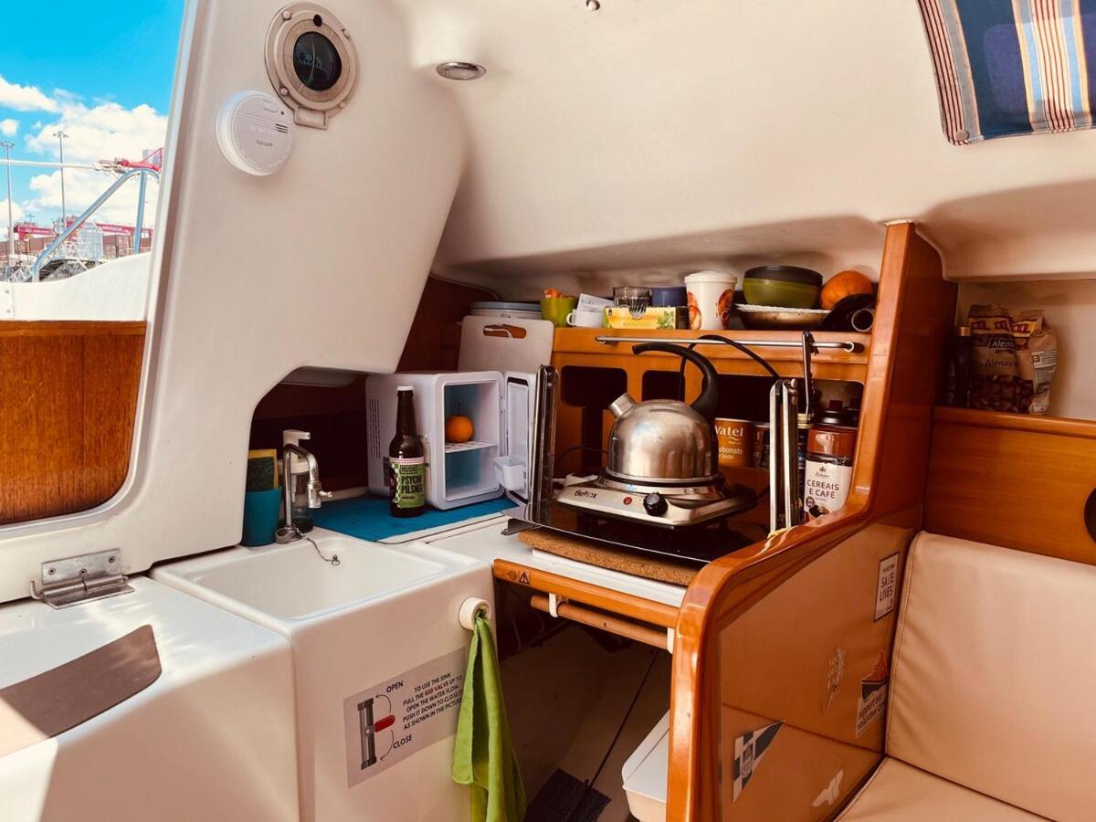 Surfbird Cozy Sailboat Escape * Lissabon